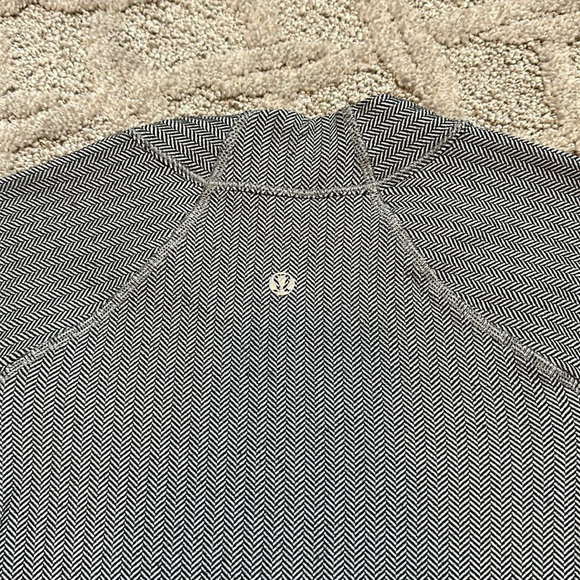 Lululemon Think Fast Ling Sleeve - size 10 - Heathered Herringbone Black/Slate - Picture 5 of 6